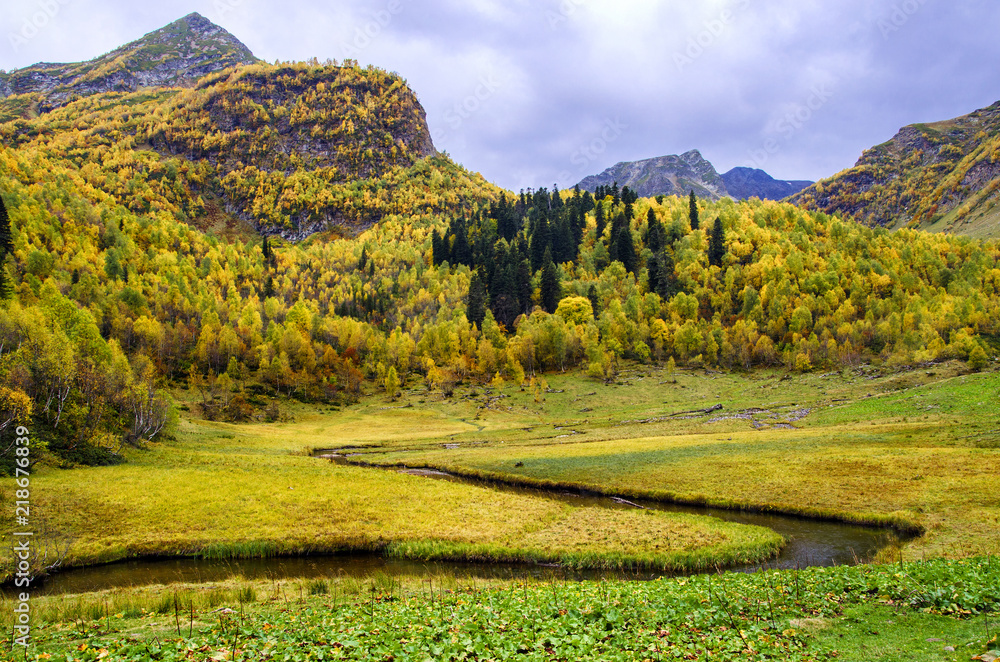 Obraz premium Caucasian mountains in autumn
