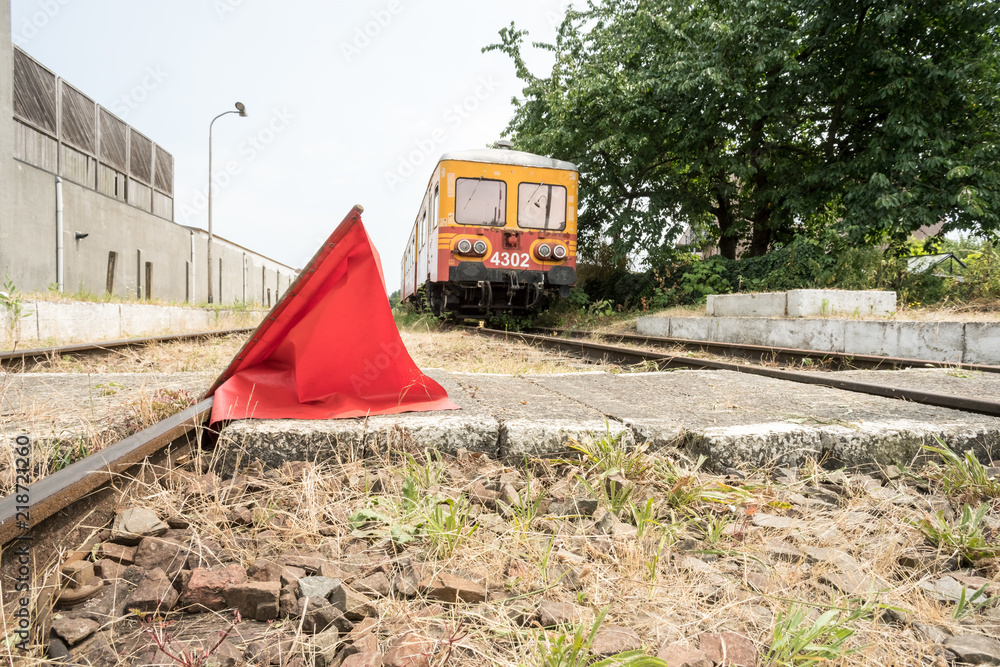 Obraz premium red flag along the railway