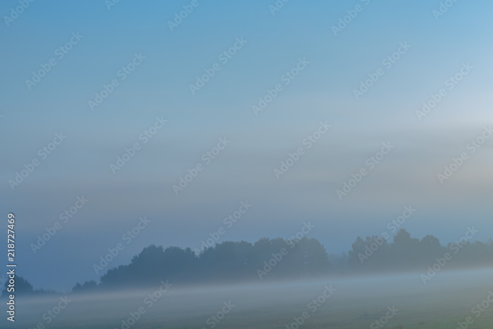 Obraz premium panoramic view of green hills against blue sky on background 
