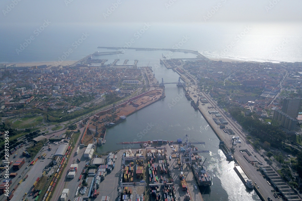 Fototapeta premium industrial port with containers