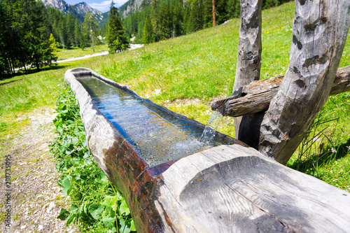 Canvas Print Pragser Wildsee 2018-20 Wassertrog mit Quellwasser auf einer Alm Südtirol Dolomi