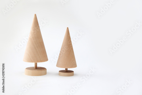 木製のツリー 木の模型 白背景