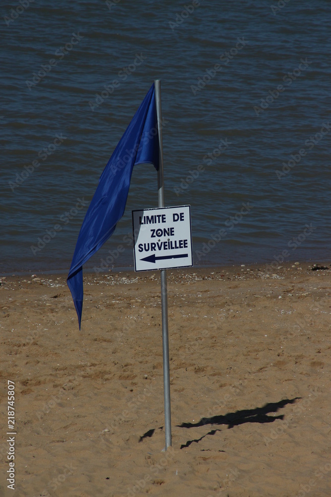 Indication de zone de baignade surveillée Indication de zone de baignade surveillée