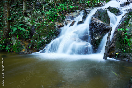 Fototapeta Naklejka Na Ścianę i Meble -  scenic of mae kam pong waterfall