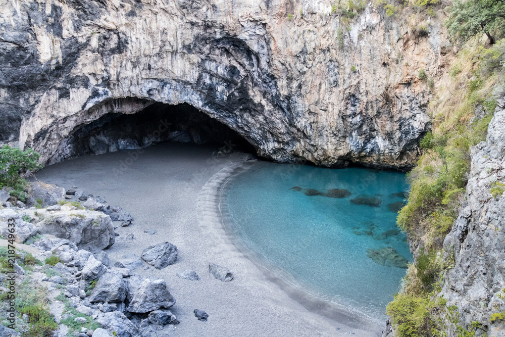 Spiaggia dell'Arcomagno con grotta San Nicola Arcella  (Cosenza) 