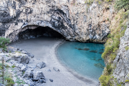 Spiaggia dell'Arcomagno con grotta San Nicola Arcella (Cosenza) 