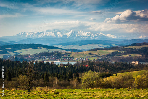 Fototapeta Naklejka Na Ścianę i Meble -  Tatra mountains and Czorsztynskie lake from Kluszkowce, Malopolskie, Poland