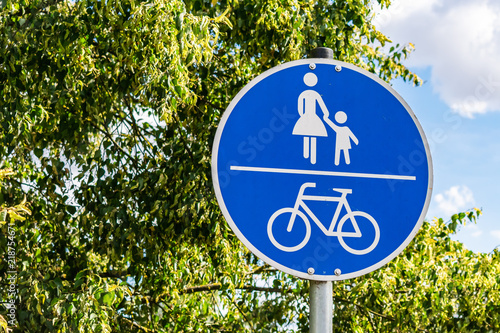 Schild Fussgänger Fahrrad Verkehrszeichen