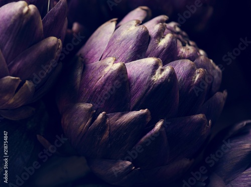Canvastavla Closeup of a fresh artichoke