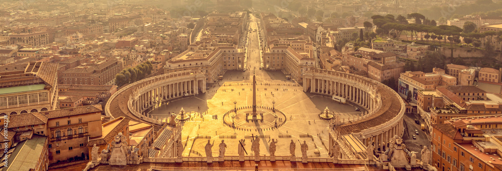 Naklejka premium Panoramiczny widok z lotu ptaka Plac Świętego Piotra w Watykanie, Rzym Włochy