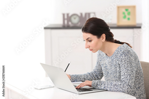 Young female freelancer wor...