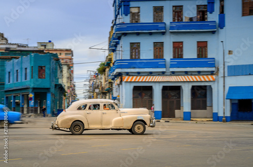 old American car on the street of the Cuban capital Havana © Tortuga