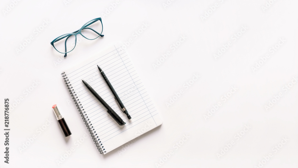 Naklejka premium Notebook with pen, pencil, glasses and lipstick