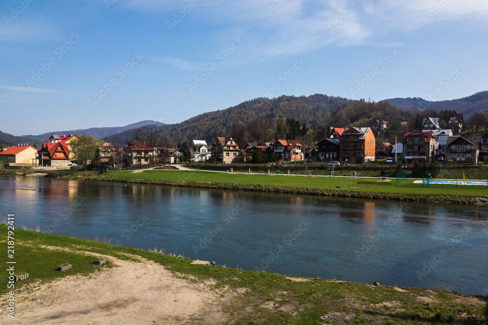 Obraz premium Kroscienko on the Dunajec village, Pieniny, Poland