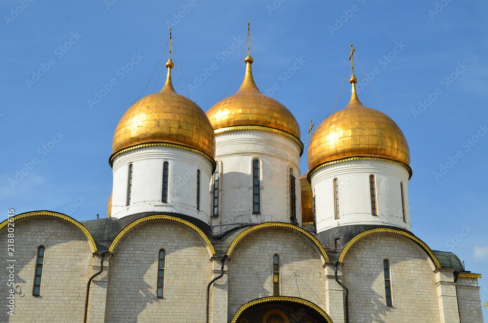 Cupole chiesa ortodossa russa oro e bianco anello d'oro russia Stock Photo  | Adobe Stock