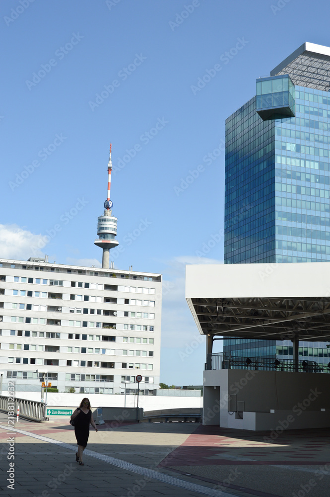 Fototapeta premium Vienne tour communication immobilier