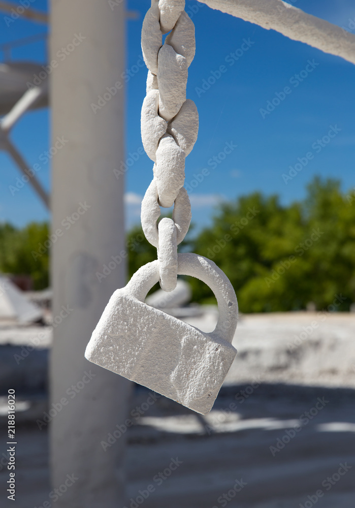 Naklejka premium Lock on the chain covered with chalk