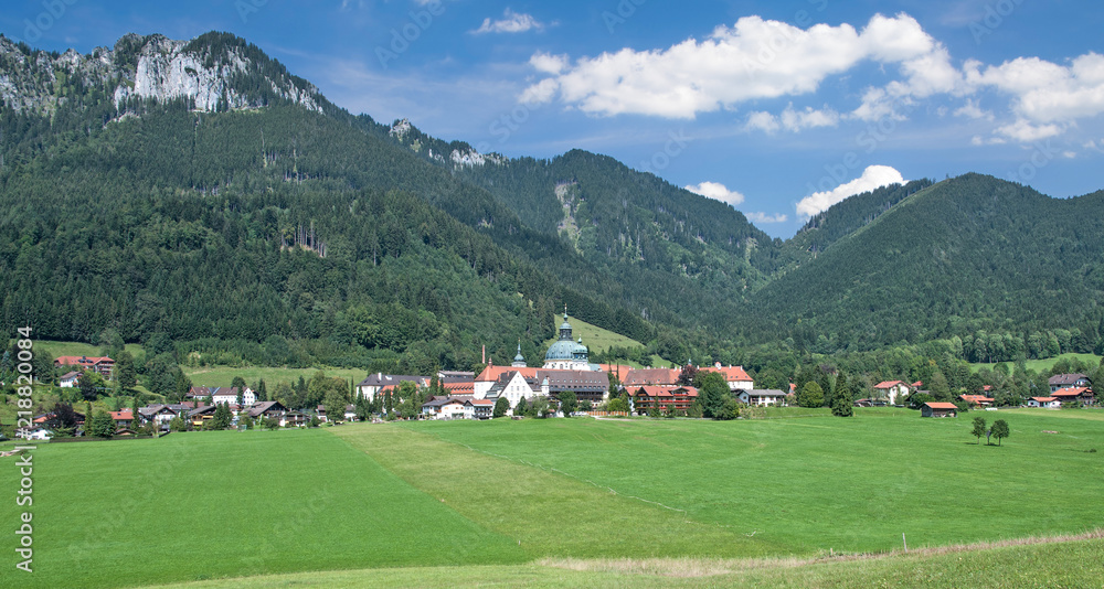 der Ort Ettal mit seinem berühmten Kloster nahe Oberammergau,Oberbayern,Deutschland