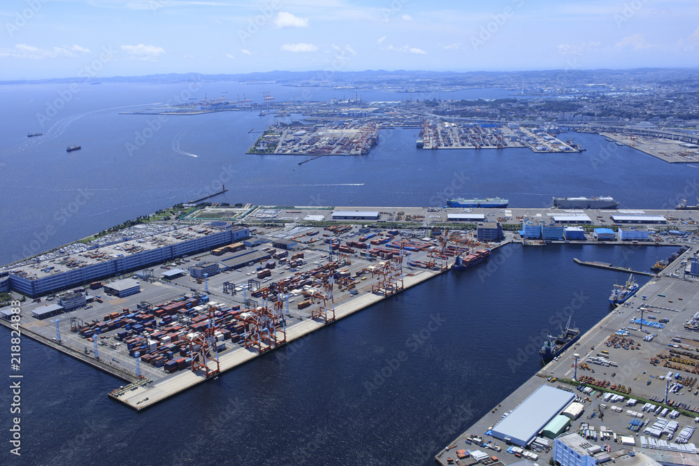 Fototapeta premium 大黒ふ頭上空／シーバース、2018.8撮影、空撮