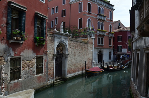 Wenecja - pusta boczna uliczka