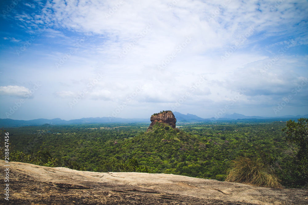Fototapeta premium Rocher de Sigiriya au Sri Lanka ( rocher du lion ) Panorama