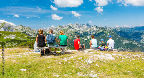 Foto Young family on top of mountain is looking to far hill