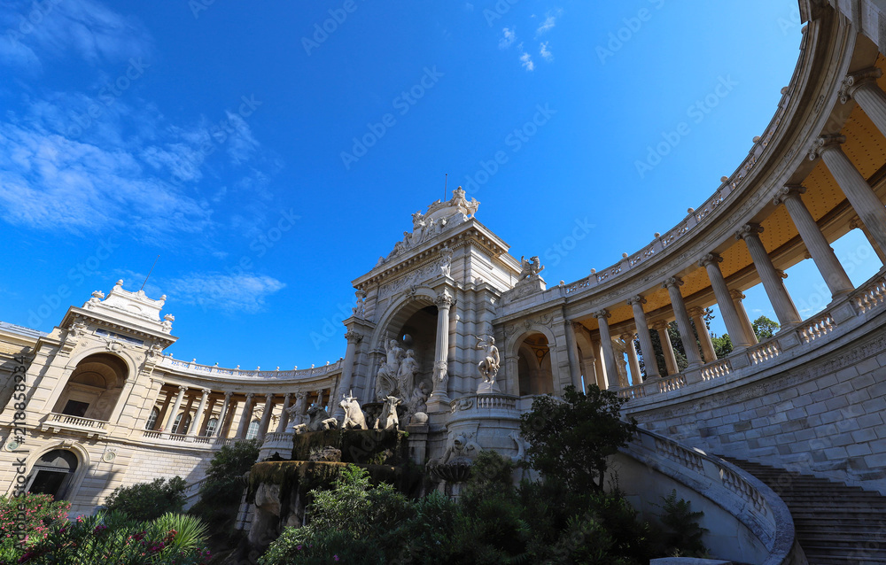 Obraz premium Longchamp palace in Marseille under blue sky.