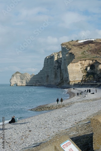 Les falaises de Etretat photo