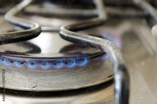 hornalla de cocina ensendida 