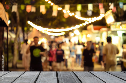Fototapeta blat z drewna i festiwal rozmycie streszczenie ciężarówka żywności