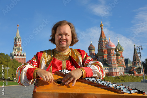 Tableau sur toile Minstrel with music instrument gusli