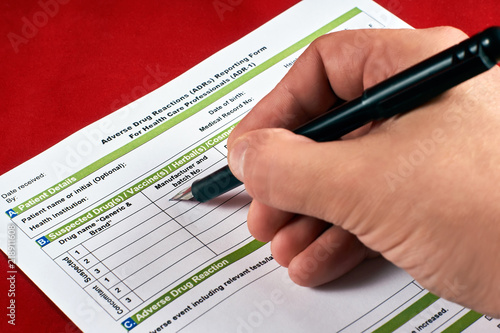 Tableau sur toile human writes in adverse drug reaction reporting form on red velvet background