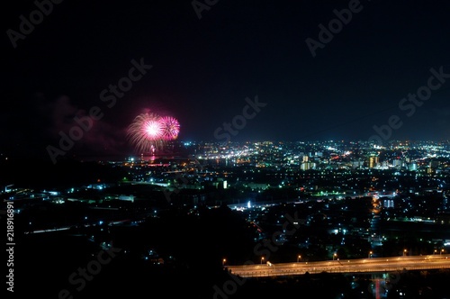 花火大会と街〜Fireworks&City © okapi~「絆」