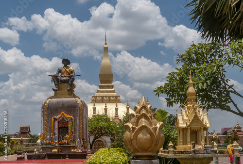Fotografija The beautiful and famous Pha That Luang stupa in Vientiane, Laos
