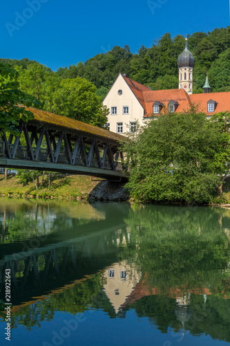 Sebastianisteg und St. Andreas in der Altstadt von Wolfratshausen