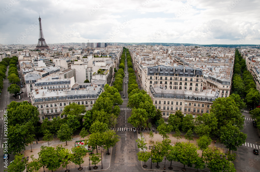 Blick vom Triumphbogen über Paris