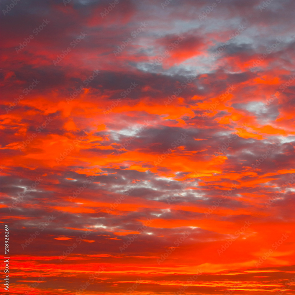 Blazing sky / ciel rouge