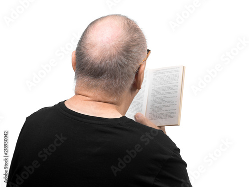 portrait de dos homme avec livre à la main sur fond blanc