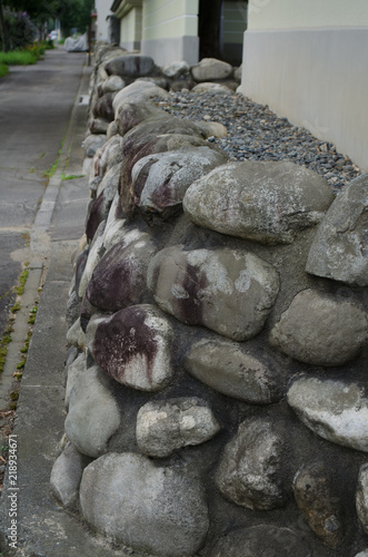 石で出来た塀