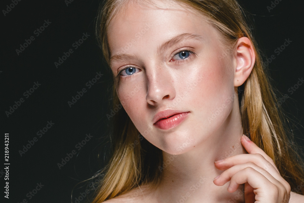 Closeup woman face with healthy skin beauty eyes and lips blonde beautiful girl Closeup woman face with healthy skin beauty eyes and lips blonde beautiful girl