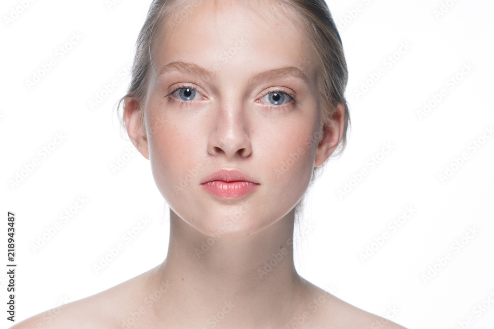 Closeup woman face with healthy skin beauty eyes and lips blonde beautiful girl Closeup woman face with healthy skin beauty eyes and lips blonde beautiful girl