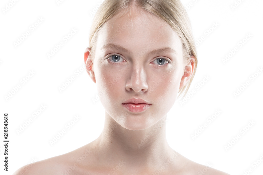 Closeup woman face with healthy skin beauty eyes and lips blonde beautiful girl Closeup woman face with healthy skin beauty eyes and lips blonde beautiful girl