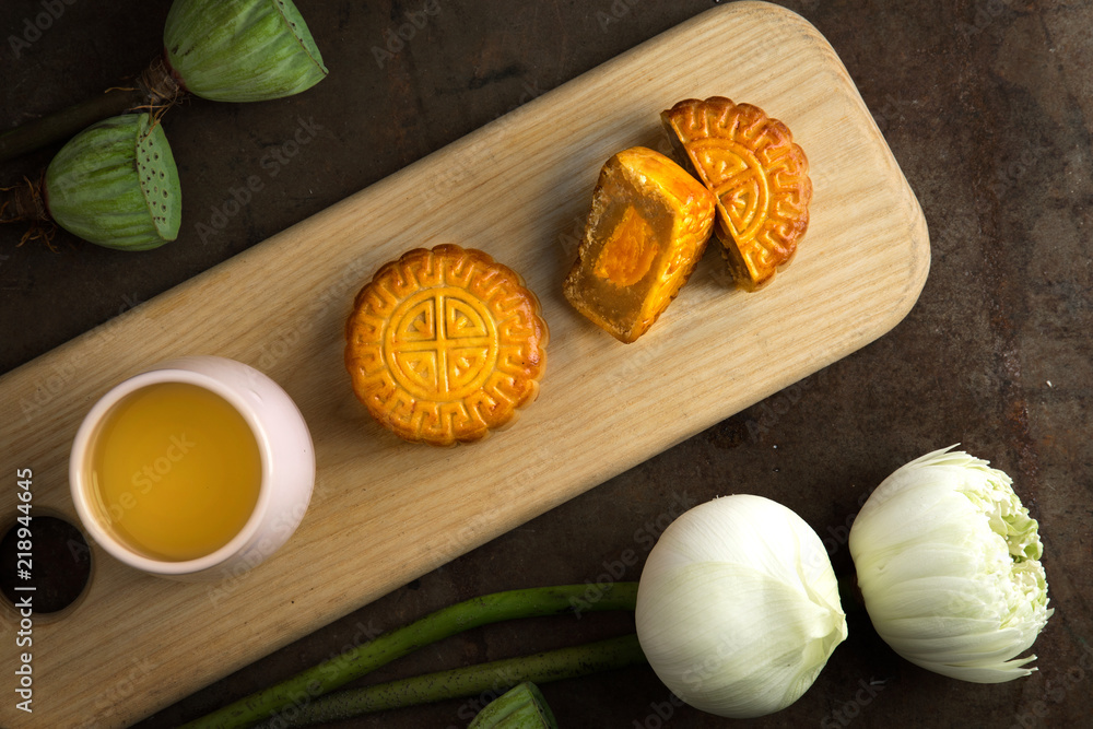 Moon cakes are offered to friends or on family gathering during the mid-autumn festiva. Mooncake and tea Moon cakes are offered to friends or on family gathering during the mid-autumn festiva. Mooncake and tea