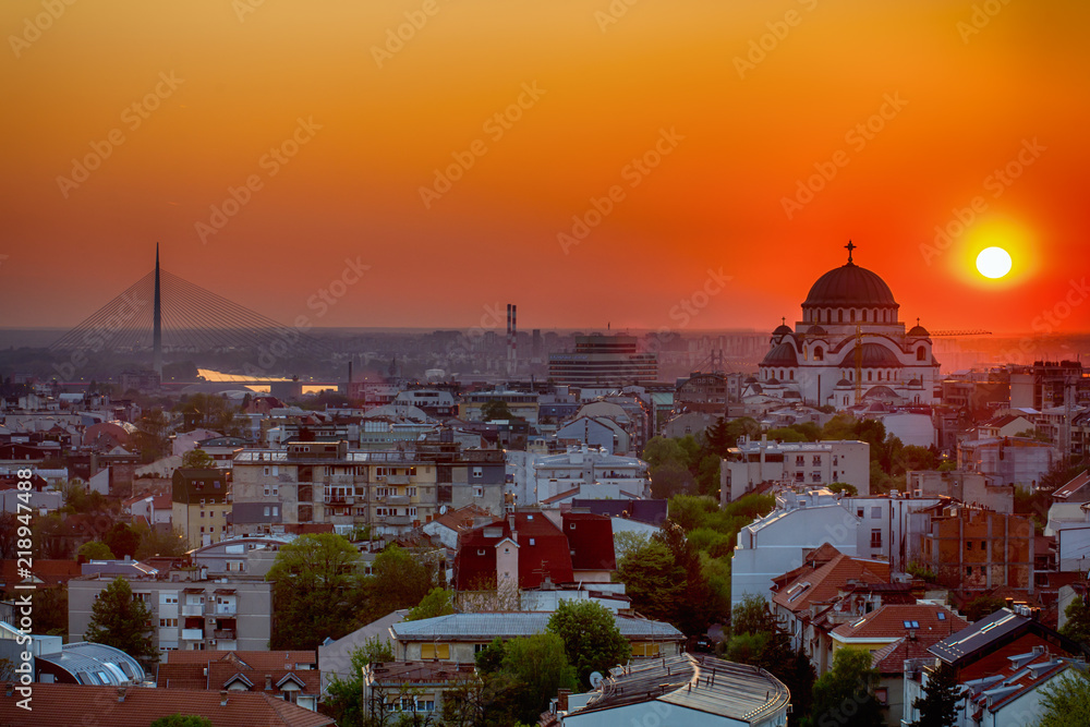 Fototapeta premium Belgrade panorama with the temple of St. Sava and sunset