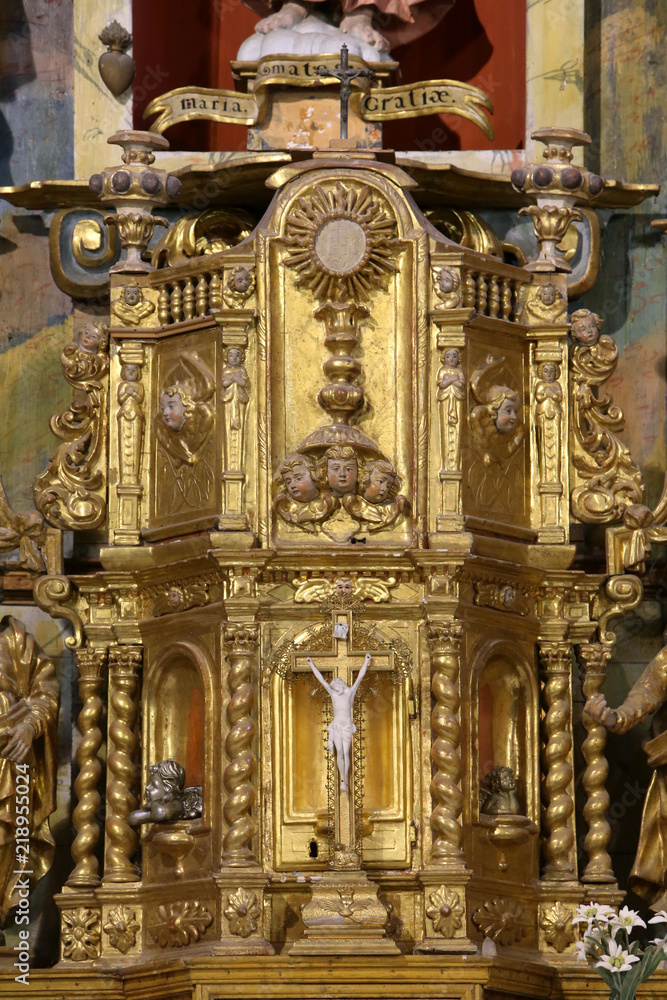 Obraz premium Tabernacle. Jésus-Christ sur la croix. Eglise Notre-Dame de la Gorge. Les Contamines-Montjoie. / Tabernacle. Jesus Christ on the cross Church of Our Lady of the Gorge. Contamines-Montjoie.