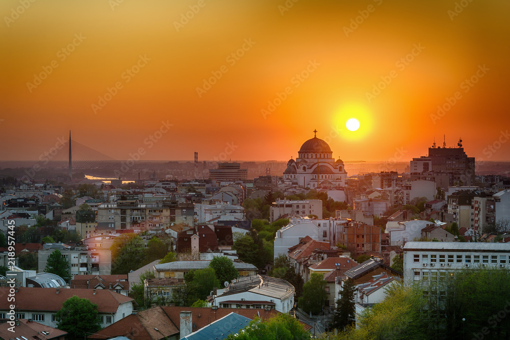 Naklejka premium Belgrade panorama with the temple of St. Sava and sunset
