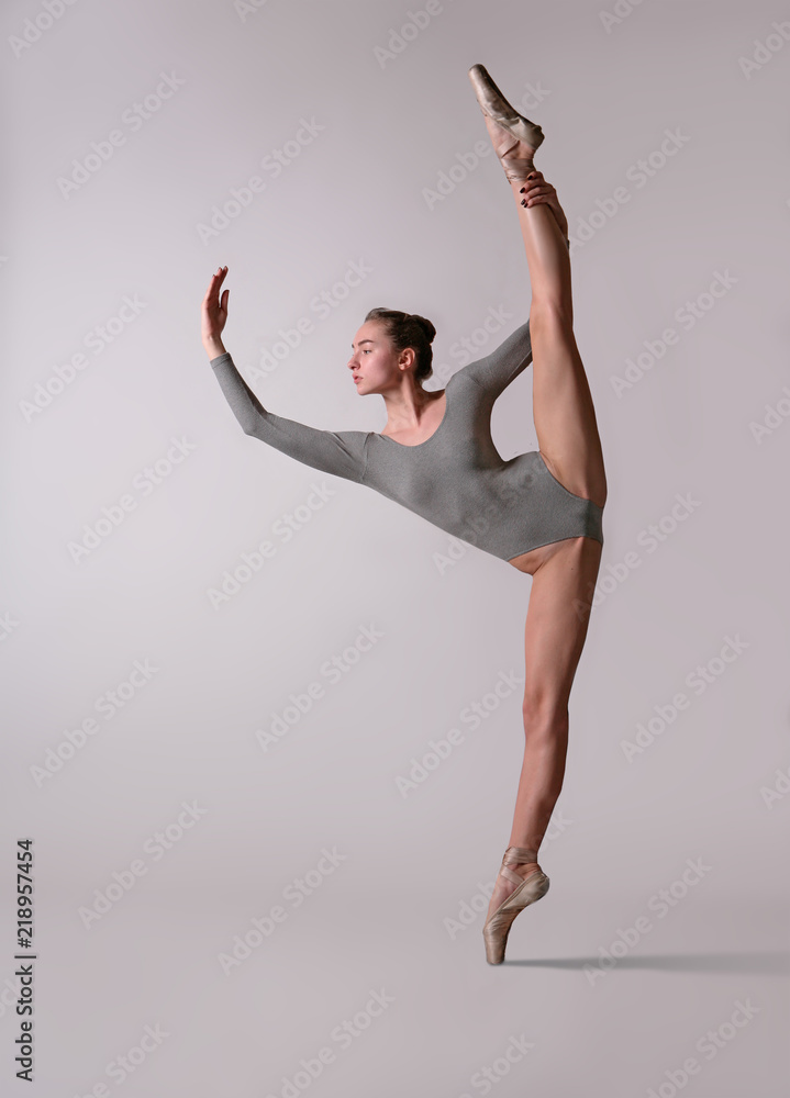 Fototapeta premium A ballet dancer makes a twine