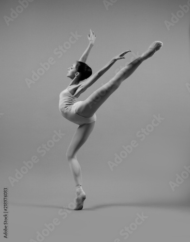 Ballerina in pointe shoes and beige body © Yevgeniy