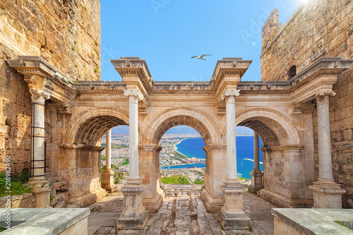 Fotografiet Hadrian's Gate - entrance to Antalya, Turkey
