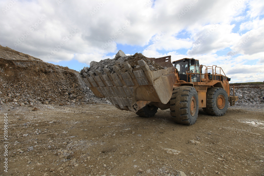 Obraz premium coal mining equipment. bulldozer